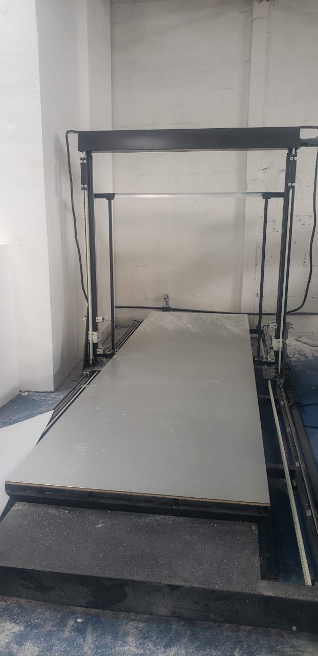 Equipamento de corte vertical